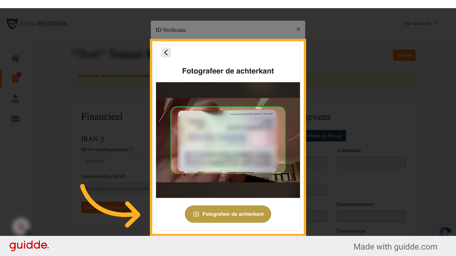 Zorg ervoor dat: 1) het ID-bewijs binnen het groene kader valt, 2) alle informatie zichtbaar is en 3) er voldoende licht in de ruimte is, zónder een resulterende reflectie.